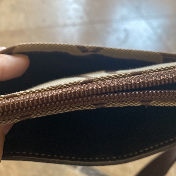 Coach (authentic) crossbody travel bag - Picture 3 of 7